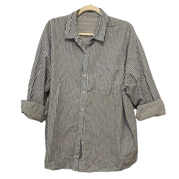 Tops - CLASSIC blue and white striped button down shirt, relaxed and casual. Size XL